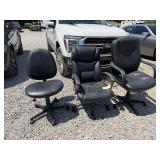 Lot – (3) cushioned rolling office chairs