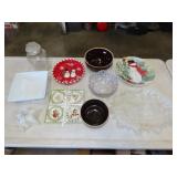 Table Lot of Glassware