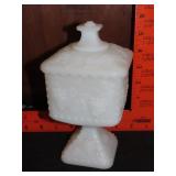 Milkglass Wedding Cake Box