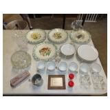 Table Lot of Glassware
