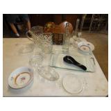 Table Lot of Glassware