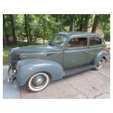 1939 Ford 2 Door Deluxe Sedan