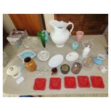 Table Lot of Glassware