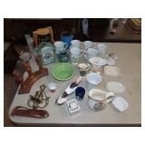 Table Lot of Glassware