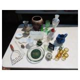 Table Lot of Glassware