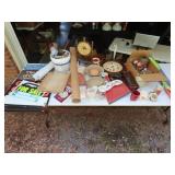 Table Lot of Household & Misc