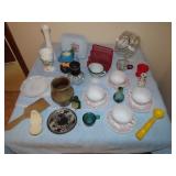 Table Lot of Glassware