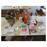 Table Lot of Household & Misc