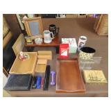 Table Lot of Household & Misc
