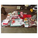 Table Lot of Christmas