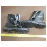 Pair of Dunlop Rubber Boots - Size L