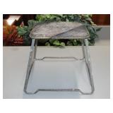 Metal Stool - 11"
