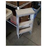 Aluminum stepladder