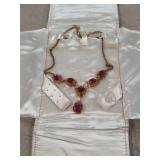 Necklace with 6 red stones