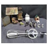 Egg whisker, music box, etc. Box lot