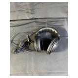 Black EarHugger Stereo Headphones