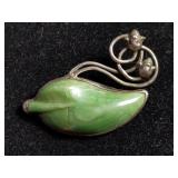Jewelry: sterling silver brooche w/ grees glass