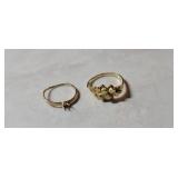 2 small gold rings