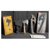 Pair of axes: United Cutlery Wesley Hibben Cloak