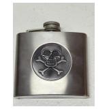 Stainless steel skull and crossbones 5oz flask.