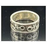 Sterling silver male & female sign ring, 4.9g