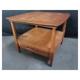 Mid century modern Henredon side table with 1