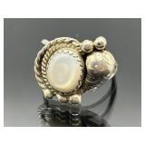 Scratch tested silver mother of pearl ring, 3.52g