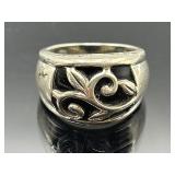 Sterling silver black onyx floral ring, 7.17g