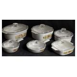 Set of Corning Ware: 6 pieces plus lids.