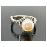 Sterling silver pearl ring, 2.8g