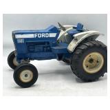 Vintage Ertl Ford 8600 die cast model tractor