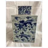 Chinese ceramic glaze blue white vase with lid