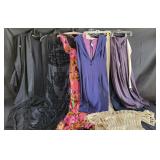 Group of ladies vintage clothes / check photos