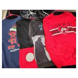 4 Disney sweaters/hoodies - Valentine M - Darth