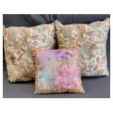 Group of vintage pillows / 3 - lot / box lot.