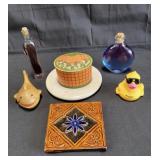 Group of vintage items / box lot.