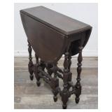 Vintage mahogany drop leaf gate leg table