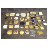 Assortment of vintage compacts etc