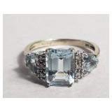 10KT gold ring with light blue stones