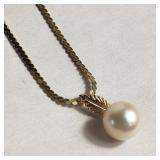 14KT gold necklace with pearl pendant