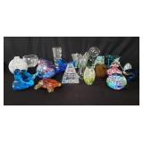 Box of glass and crystal pieces vases, figurines,