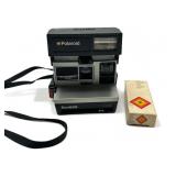 Vintage Polaroid Sun 600 LMS camera & flash