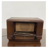 Vintage Wards Airline tube radio