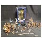 Group of toy soldiers, figurine, etc. Box lot