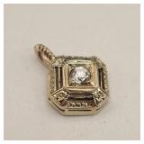 14k gold and diamond pendant 0.9g total weight