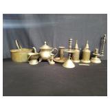 Box of miscellaneous brass items