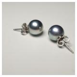 Pair of 14k white gold pearl earrings 2.33g.