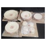 Group of armoiries 20 piece dinnerware set made