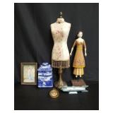 Box of miscellaneous vintage items