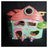 Biggest Littlest Pet shop house 2 figures